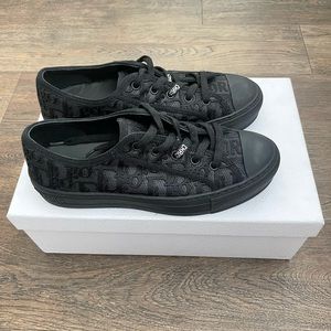 Dior Walk’N’Dior Oblique Shiny Sneakers Size: 37.5 Color: Black